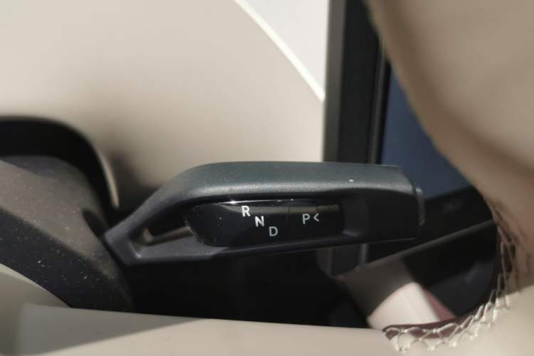 Used Xiaomi Auto YU7 2025 Ultra-Long Range Rear-Wheel Drive Version Gear Lever
