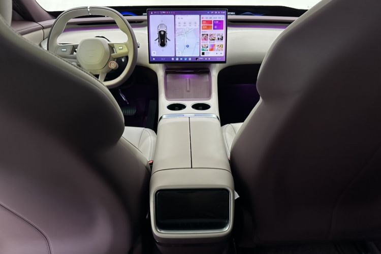 Used Xiaomi Auto YU7 2025 Ultra-Long Range Rear-Wheel Drive Version Interior 1