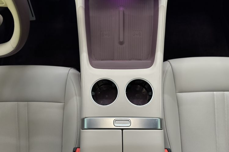 Used Xiaomi Auto YU7 2025 Ultra-Long Range Rear-Wheel Drive Version Interior 4