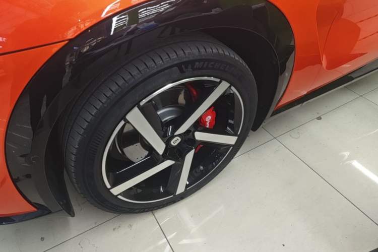Used Xiaomi Auto YU7 2025 Ultra-Long Range High-Performance All-Wheel-Drive Max Edition Left Front Wheel Hub