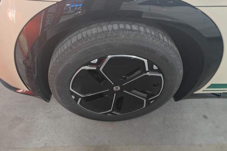 Used Xiaomi Auto YU7 2025 Ultra-Long Range Rear-Wheel Drive Version Left Front Wheel Hub