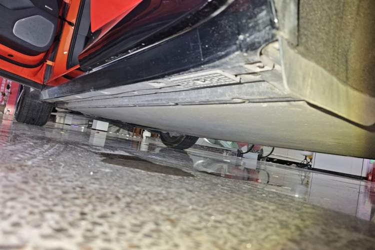 Used Xiaomi Auto YU7 2025 Ultra-Long Range High-Performance All-Wheel-Drive Max Edition Left Side Sill