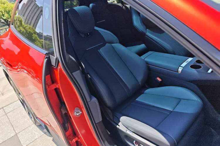 Used Xiaomi Auto YU7 2025 Ultra-Long Range High-Performance All-Wheel-Drive Max Edition Right Front Seat