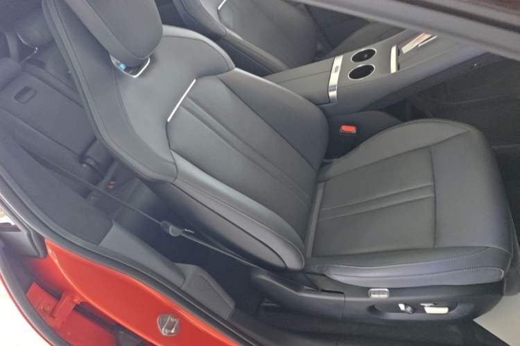 Used Xiaomi Auto YU7 2025 Ultra-Long Range High-Performance All-Wheel-Drive Max Edition Right Front Seat