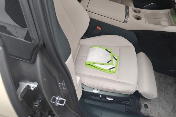 Used Xiaomi Auto YU7 2025 Ultra-Long Range Rear-Wheel Drive Version Right Front Seat