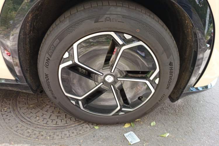 Used Xiaomi Auto YU7 2025 Ultra-Long Range Rear-Wheel Drive Version Right Front Wheel Hub