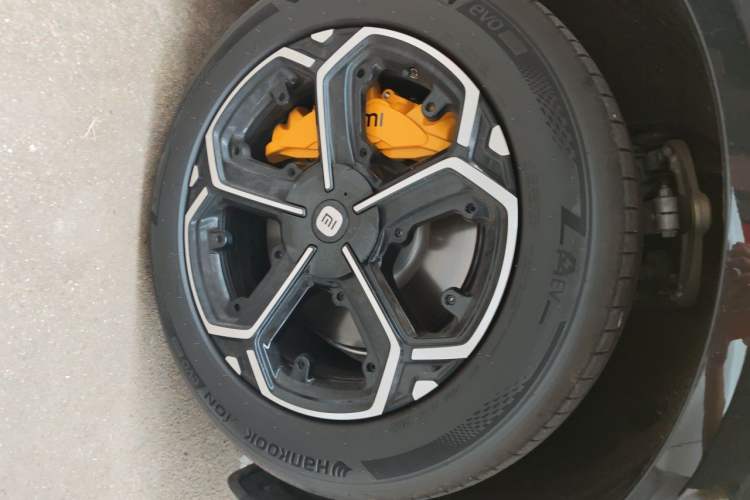 Used Xiaomi Auto YU7 2025 Ultra-Long Range Rear-Wheel Drive Version Right Front Wheel Hub