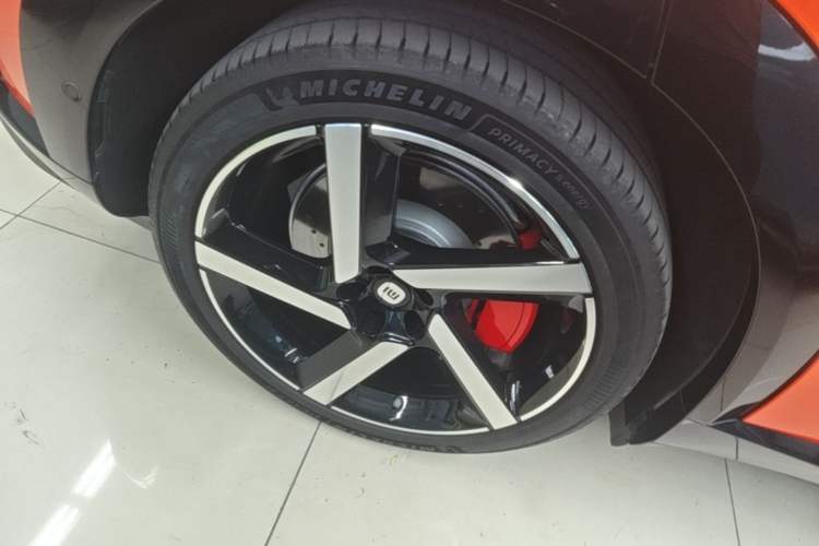 Used Xiaomi Auto YU7 2025 Ultra-Long Range High-Performance All-Wheel-Drive Max Edition Right Rear Wheel Hub