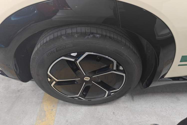 Used Xiaomi Auto YU7 2025 Ultra-Long Range Rear-Wheel Drive Version Right Rear Wheel Hub