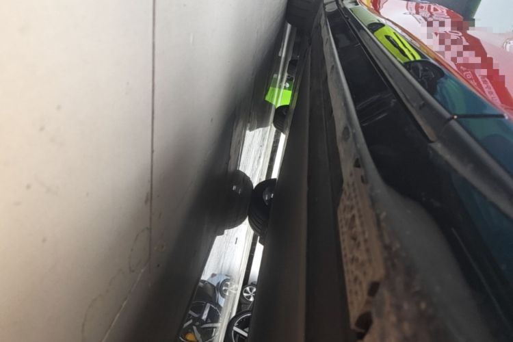 Used Xiaomi Auto YU7 2025 Ultra-Long Range High-Performance All-Wheel-Drive Max Edition Right Side Sill