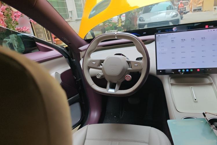 Used Xiaomi Auto YU7 2025 Ultra-Long Range Rear-Wheel Drive Version Steering Wheel