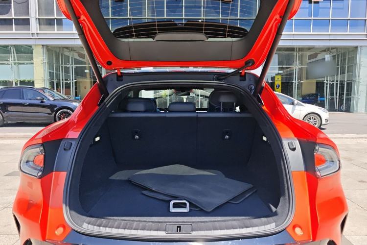 Used Xiaomi Auto YU7 2025 Ultra-Long Range High-Performance All-Wheel-Drive Max Edition Trunk