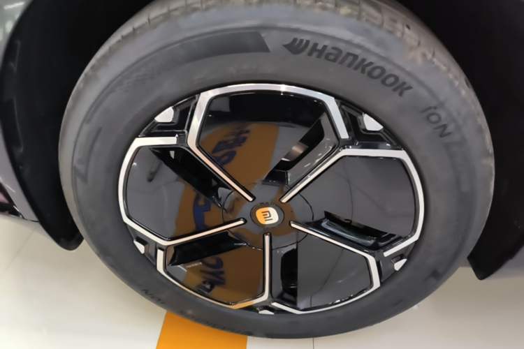 Used Xiaomi Auto YU7  Left Front Wheel Hub