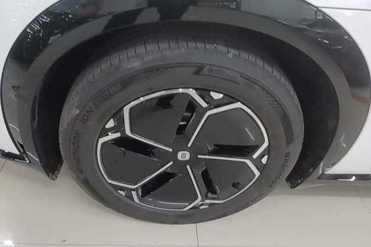 Used Xiaomi Auto YU7 2026 Standard Edition Left Front Wheel Hub
