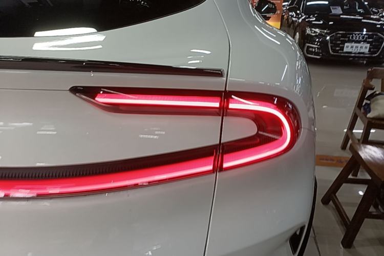 Used Xiaomi Auto YU7 2026 Standard Edition Right Rear Taillight