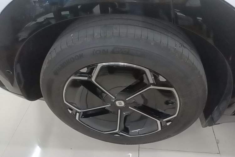 Used Xiaomi Auto YU7 2026 Standard Edition Right Rear Wheel Hub