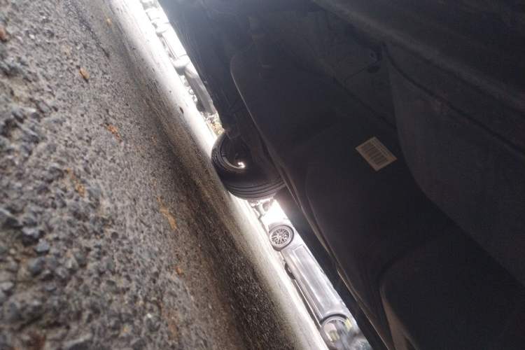 Used Xinkai Sprinter 2015 3.5L Standard Version Chassis Front Left