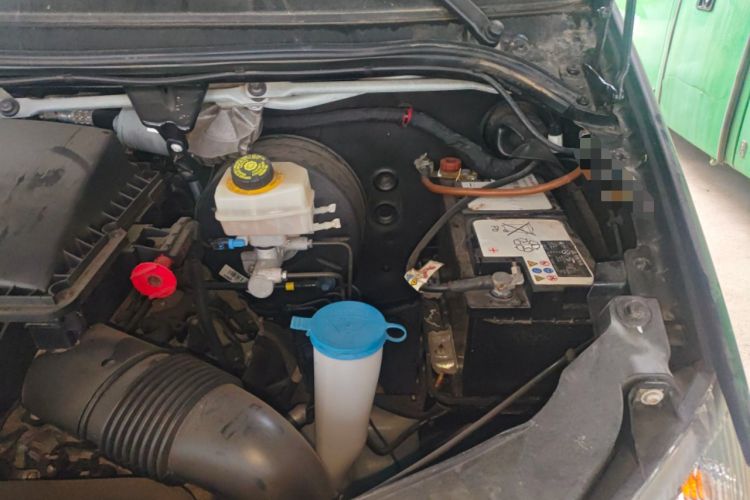 Used Xinkai Sprinter 2015 3.5L Standard Version Engine Bay Left