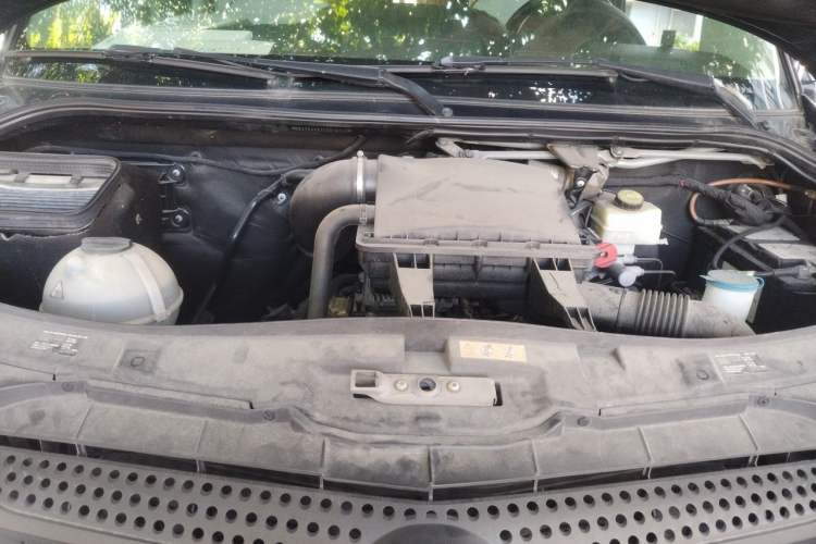 Used Xinkai Sprinter 2015 3.5L Standard Version Engine Bay
