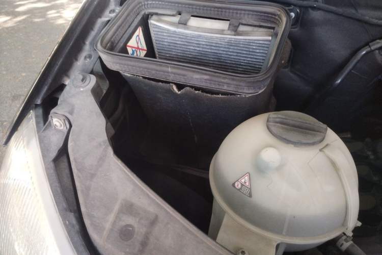 Used Xinkai Sprinter 2015 3.5L Standard Version Engine Bay Right