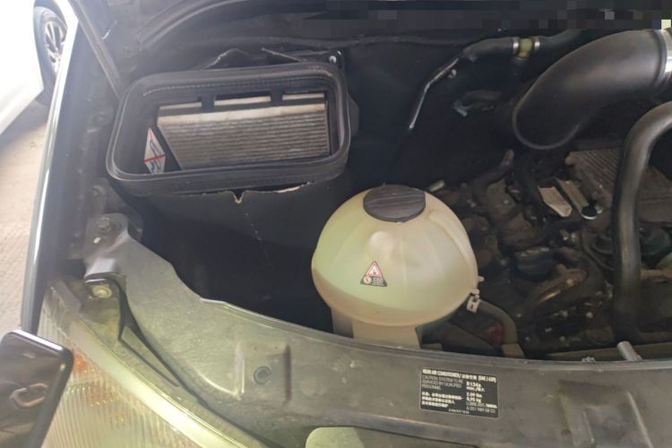 Used Xinkai Sprinter 2015 3.5L Standard Version Engine Bay Right