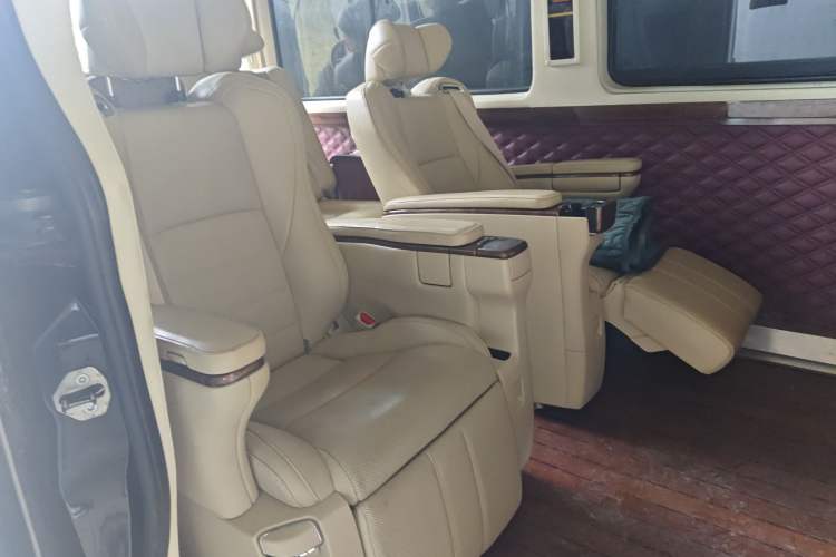 Used Xinkai Sprinter 2015 3.5L Standard Version Left Rear Seat