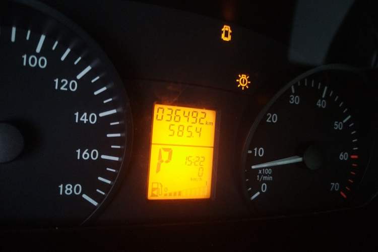 Used Xinkai Sprinter 2015 3.5L Standard Version Odometer Close Up