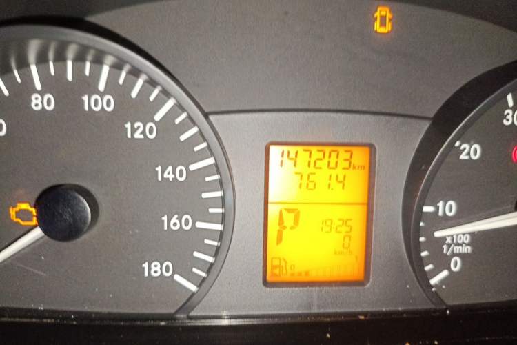 Used Xinkai Sprinter 2015 3.5L Standard Version Odometer Close Up