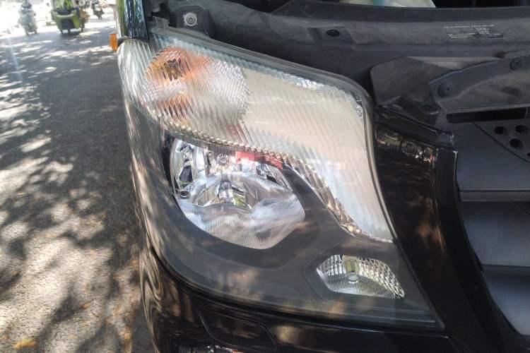 Used Xinkai Sprinter 2015 3.5L Standard Version Right Front Headlight