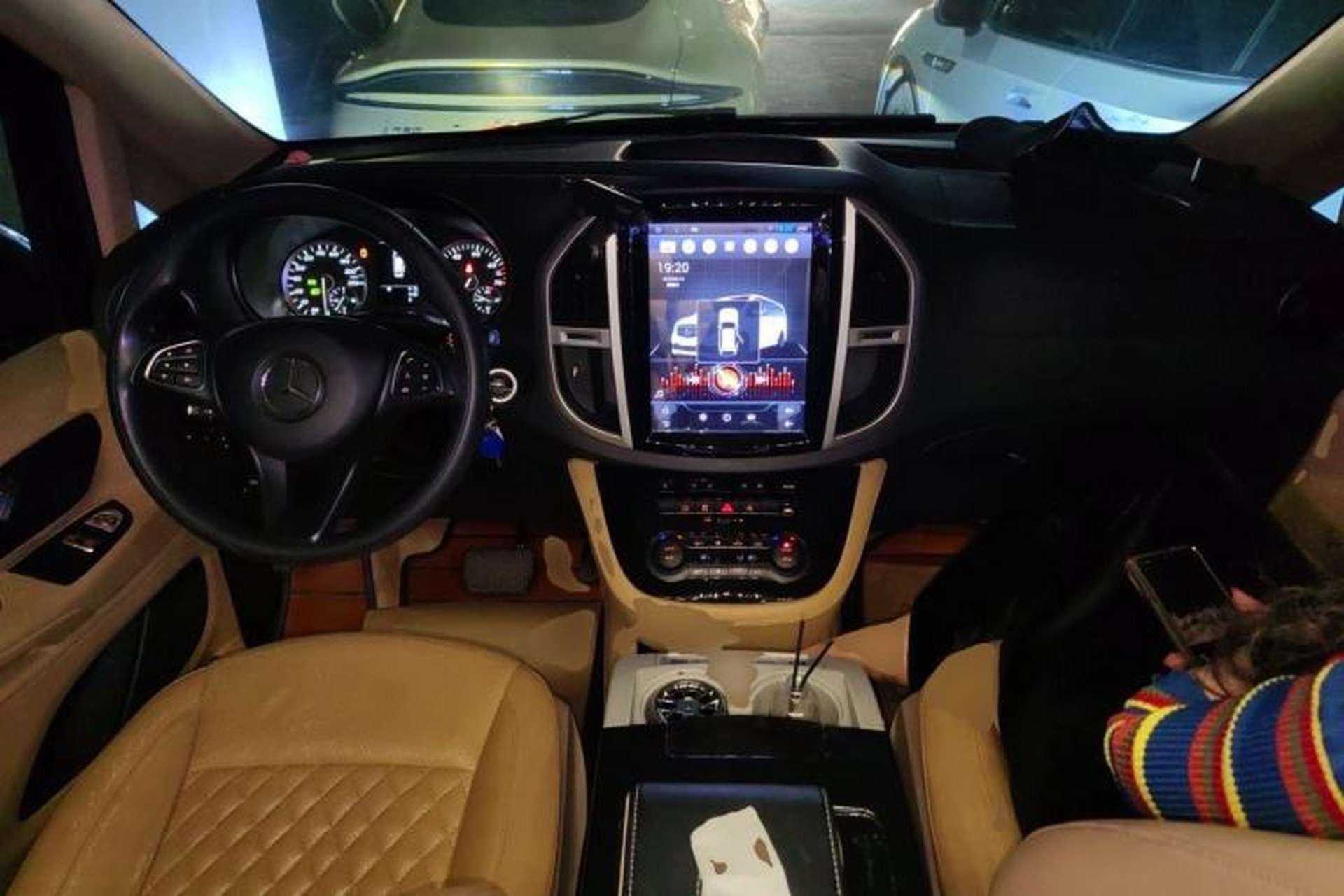 Used Xinkai V-Class 2017 Zhunyue V 260 L High-Roof Model Center Console
