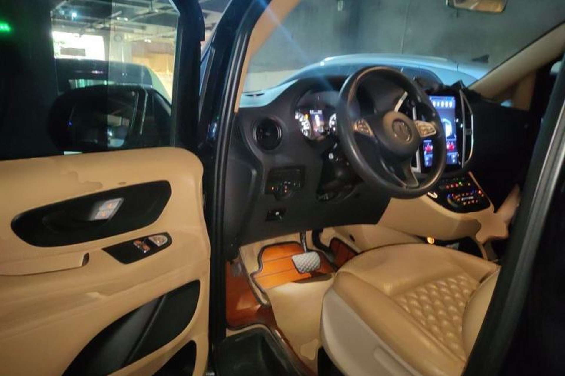 Used Xinkai V-Class 2017 Zhunyue V 260 L High-Roof Model Driver Seat
