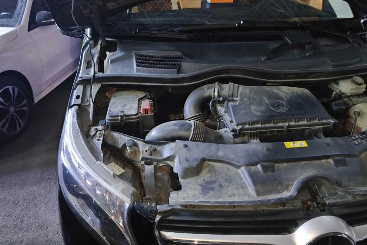 Used Xinkai V-Class 2017 Zhunyue V 260 L High-Roof Model Engine Bay Right