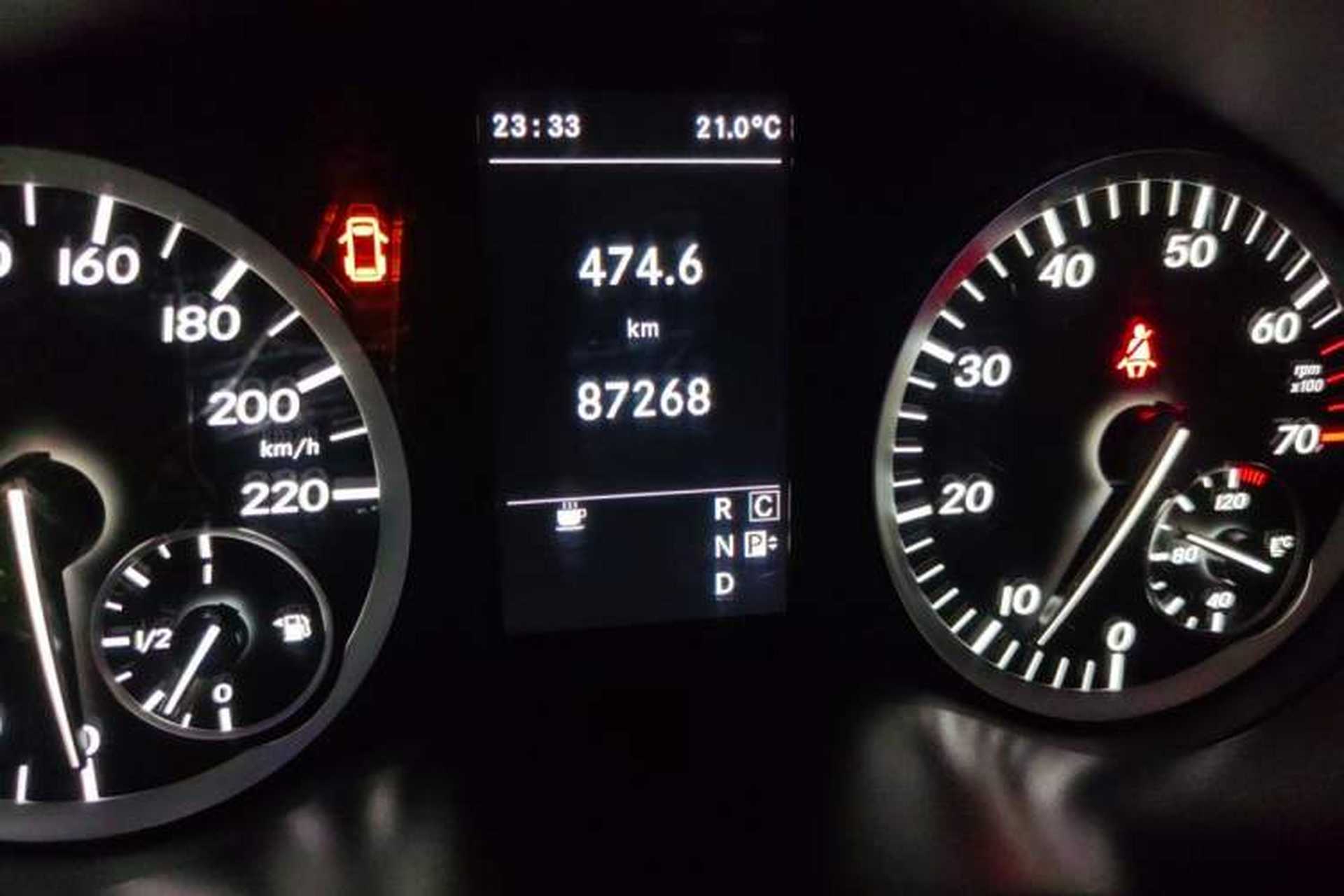 Used Xinkai V-Class 2017 Zhunyue V 260 L High-Roof Model Odometer Close Up