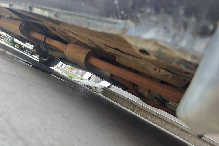 Used Xinkai Vito 2015 3.0L Standard Edition Chassis Front Right