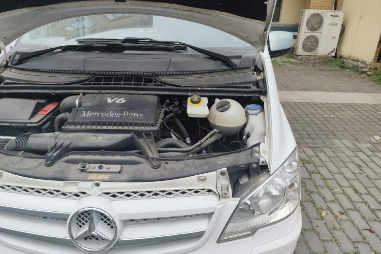 Used Xinkai Vito 2015 3.0L Standard Edition Engine Bay Left