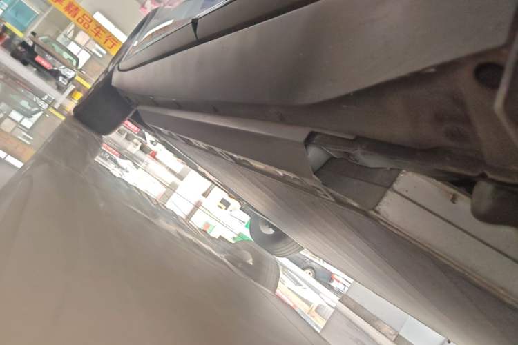 Used XPeng G3 2019 Deluxe Edition Left Side Sill