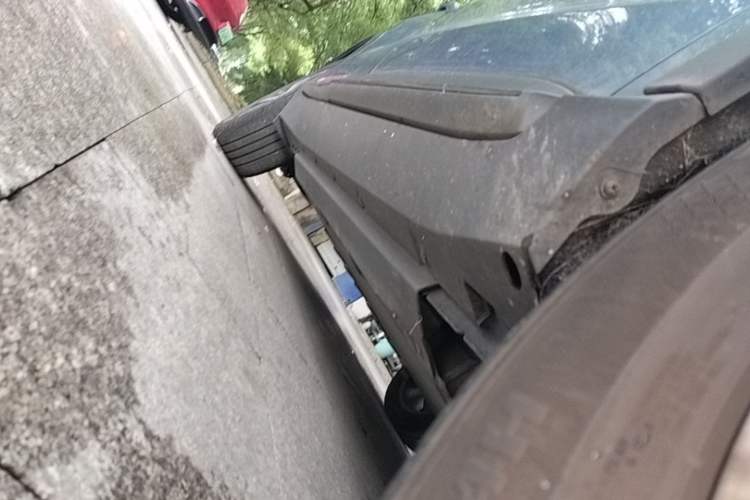 Used XPeng G3 2019 Smart Edition Right Side Sill
