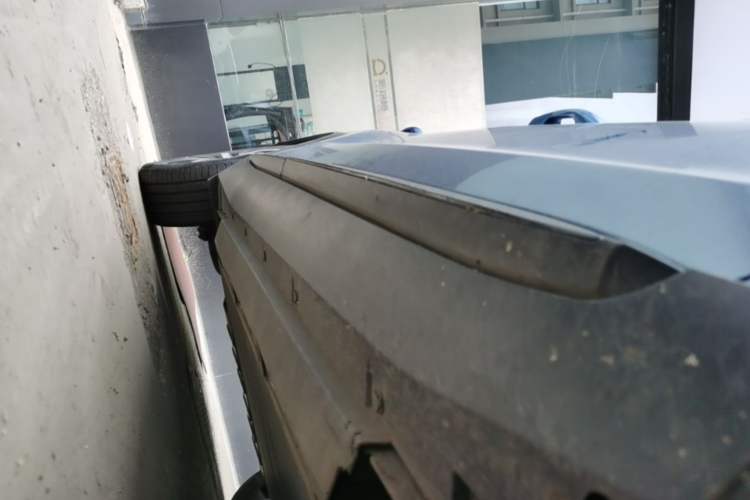 Used XPeng G3 2019 Deluxe Edition Right Side Sill