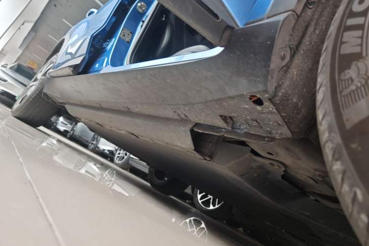 Used XPeng G3 2019 Deluxe Edition Right Side Sill