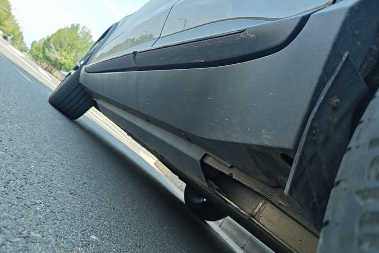 Used XPeng G3 2019 Deluxe Edition Left Side Sill