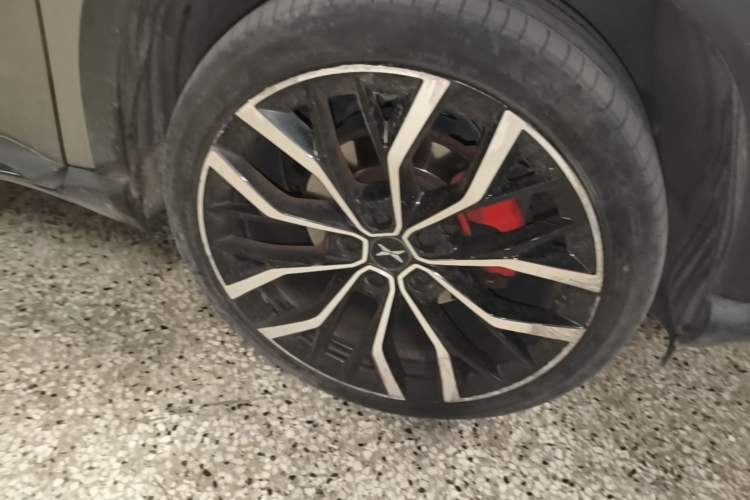 Used XPeng G3 2019 Deluxe Edition Right Front Wheel Hub