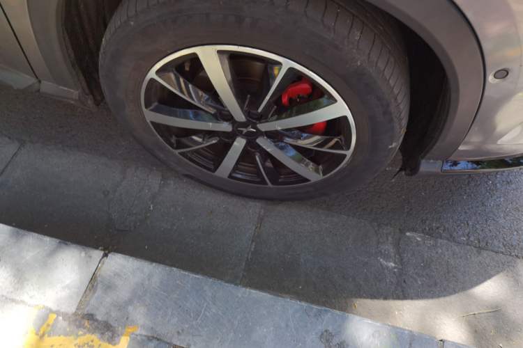 Used XPeng G3 2019 Deluxe Edition Right Front Wheel Hub