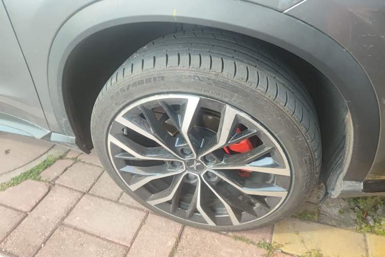 Used XPeng G3 2019 Deluxe Edition Right Front Wheel Hub