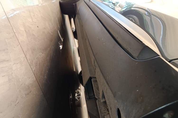 Used XPeng G3 2019 Smart Edition Right Side Sill