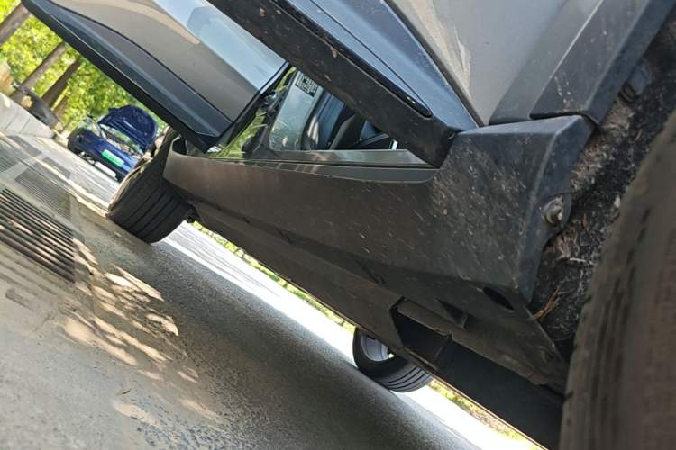 Used XPeng G3 2019 Deluxe Edition Right Side Sill