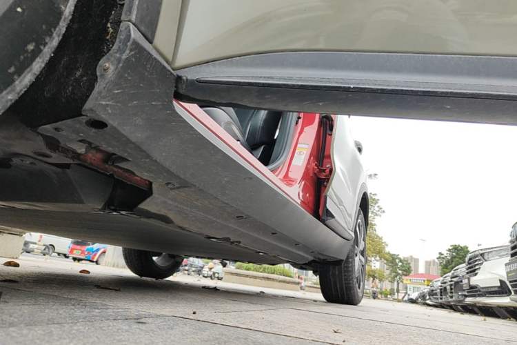 Used XPeng G3 2019 Deluxe Edition Left Side Sill