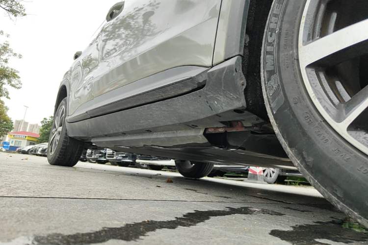 Used XPeng G3 2019 Deluxe Edition Right Side Sill