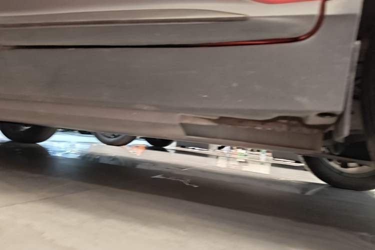 Used XPeng G3 2019 Deluxe Edition Left Side Sill