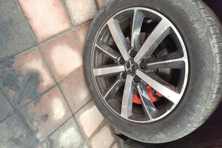 Used XPeng G3 2019 Smart Edition Right Front Wheel Hub
