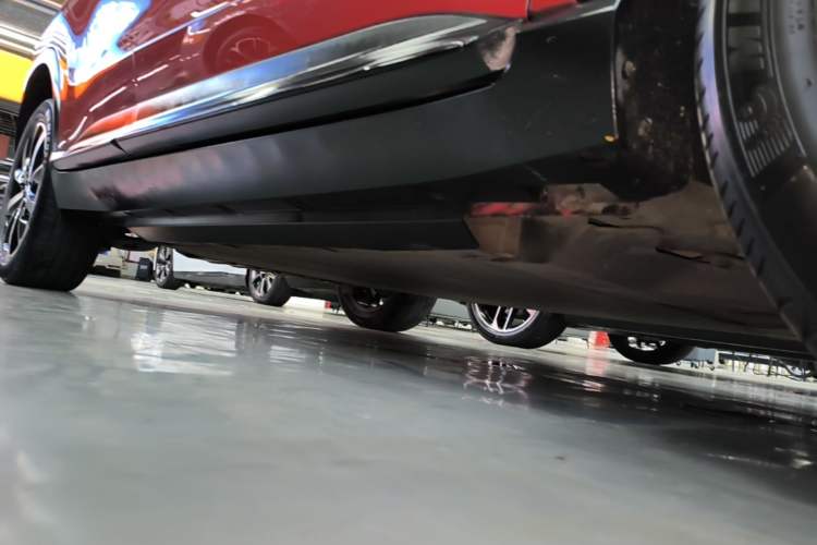 Used XPeng G3 2019 Smart Edition Right Side Sill